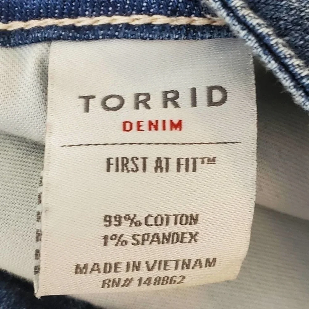 TORRID high rise straight distressed‎ jeans plus - Picture 10 of 10